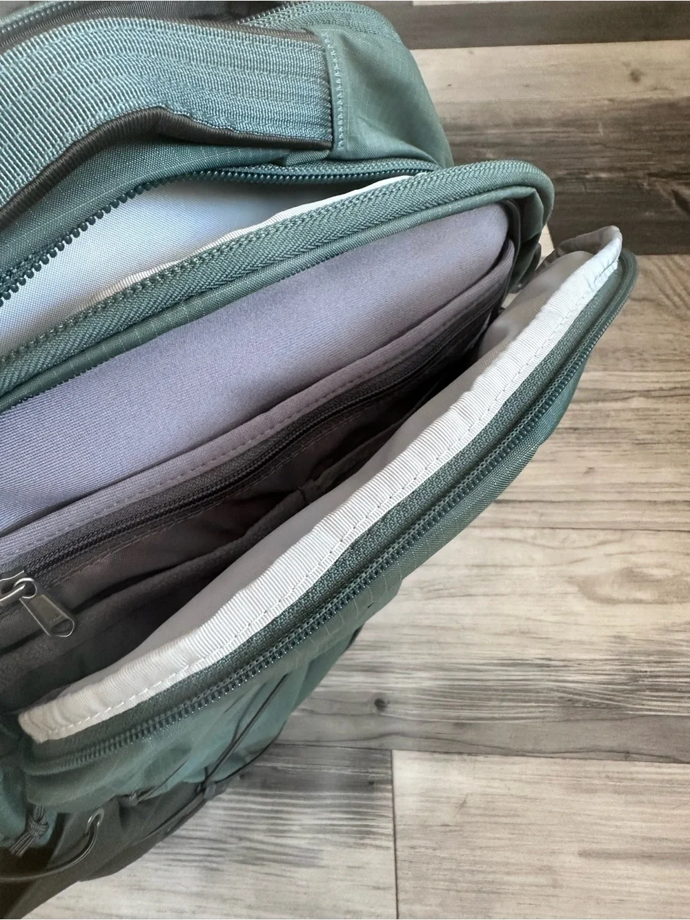 The North Face Borealis Commuter Laptop Pack, Duck Green/Taupe Green